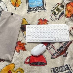 Compact White Wireless Keyboard and Mouse Set